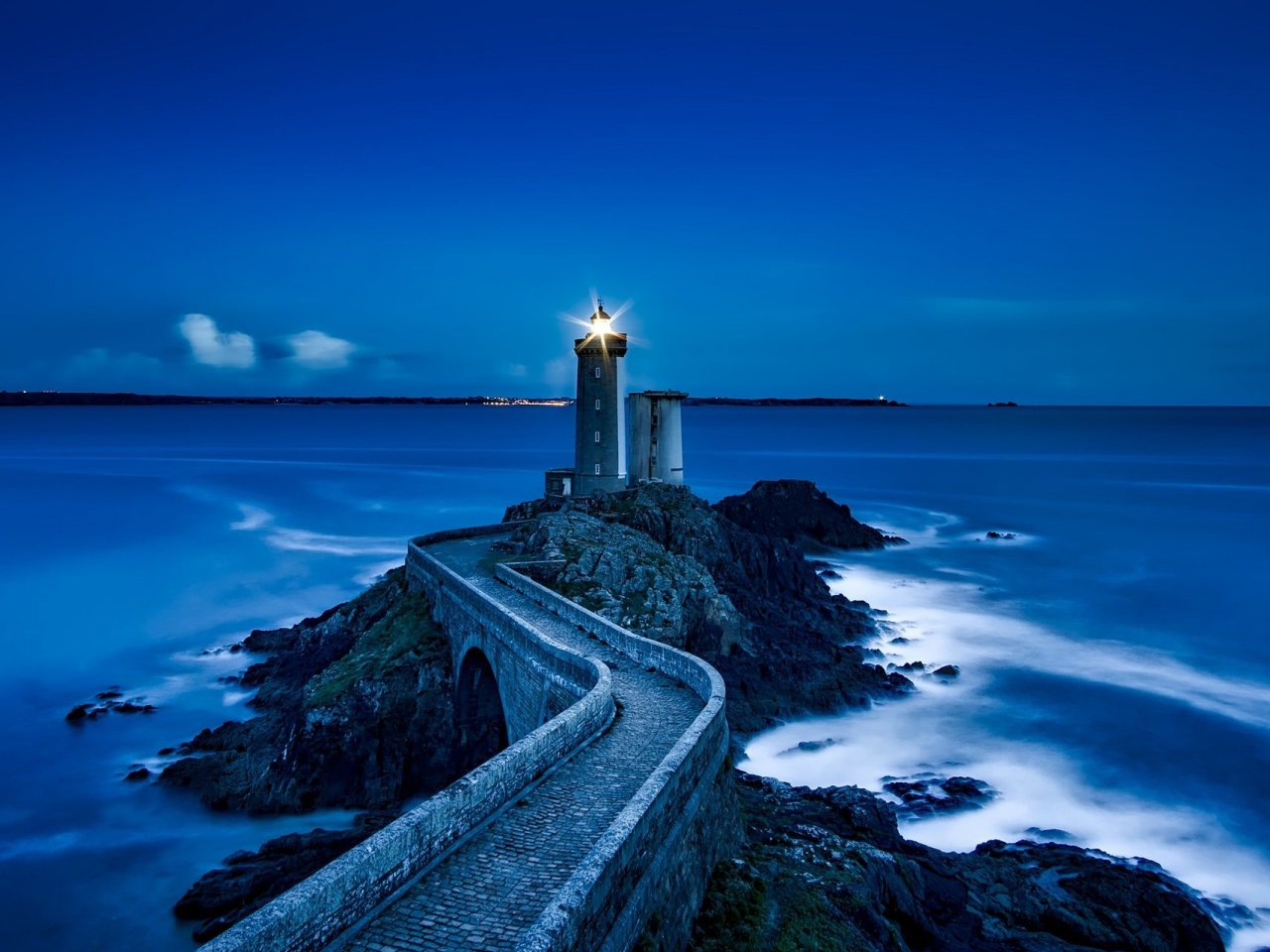 Puzzle: Lighthouse in the night