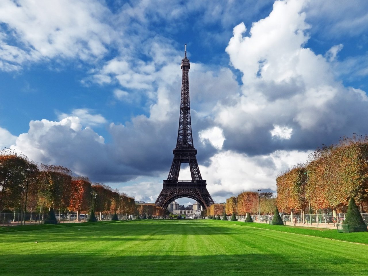 The Eiffel Tower in Paris jigsaw puzzle