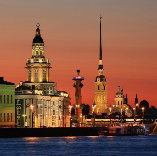 Old St. Petersburg Stock Exchange and Rostral Columns jigsaw puzzle