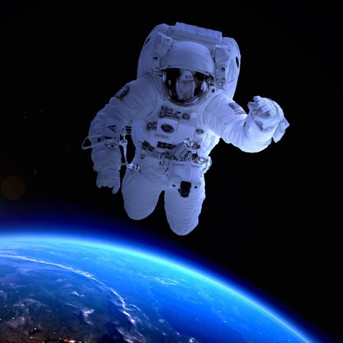 Astronaut in the open space jigsaw puzzle