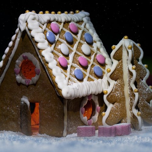 Gingerbread house jigsaw puzzle