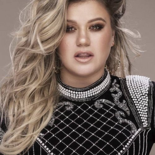 Kelly Clarkson Quiz: 10 Trivia Questions and Answers