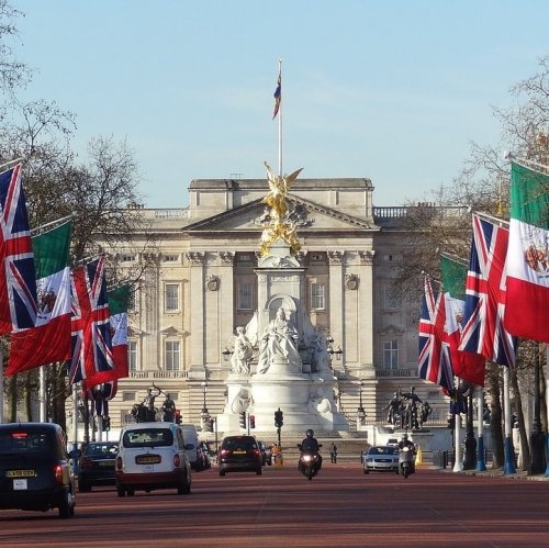Buckingham Palace Quiz: questions and answers