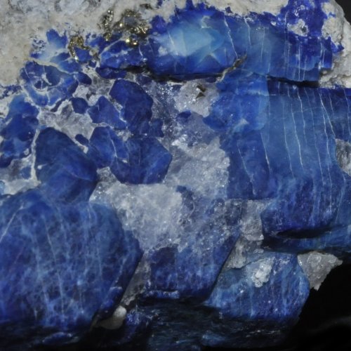 This mineral has been used since ancient times in painting to produce blue paint.